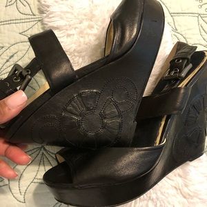 Black leather wedge “Coach”